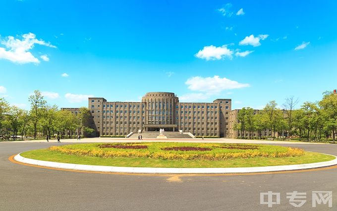 辽宁传媒学院-初夏时节