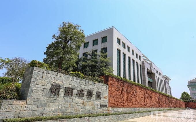 广州中医药大学-名医壁