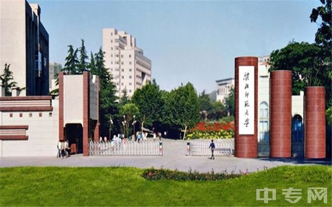 淮北师范大学-大门