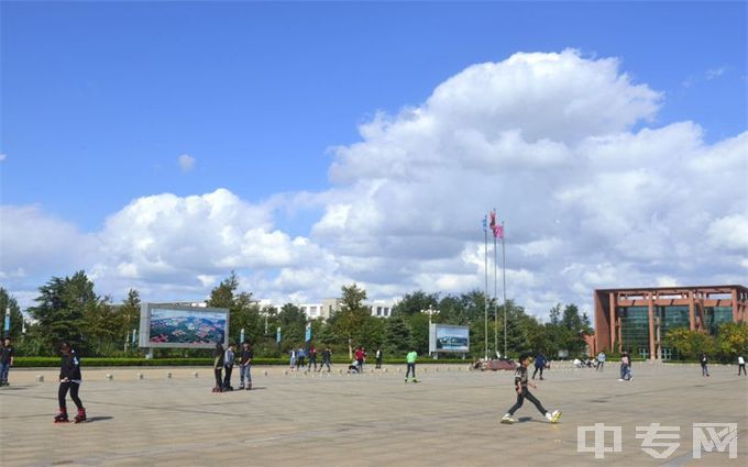 烟台南山学院-广场