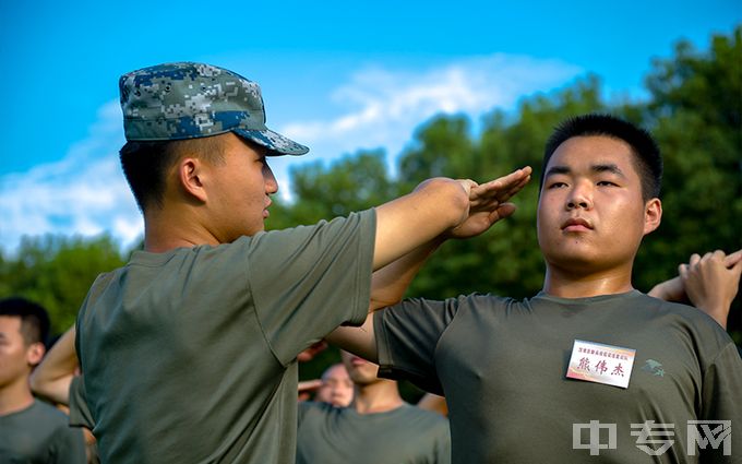 武昌职业学院-承接省类高校军训服务