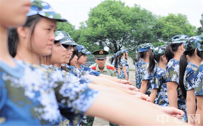 江西卫生职业学院-新生军训