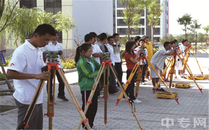 湖北国土资源职业学院-校内测量实训现场