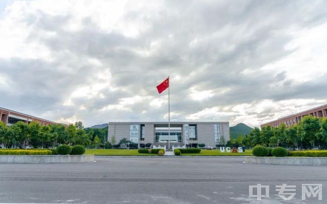 中国科学院大学-校门